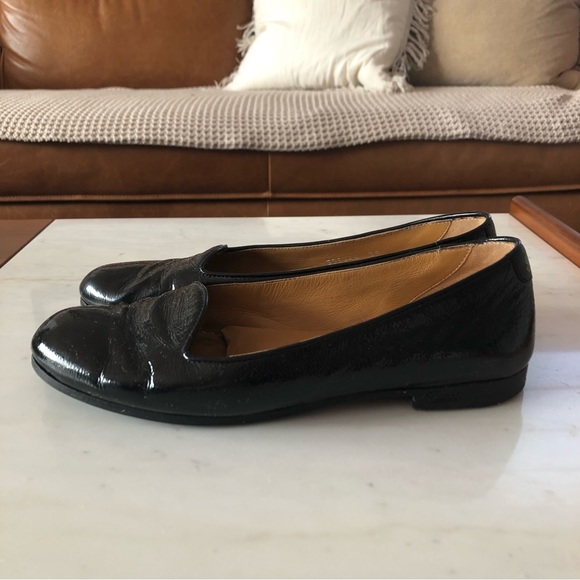 Gucci Shoes - GUCCI patent Italian leather loafer flats - size 39